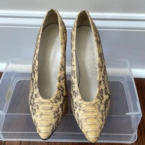 Elegant snake skin dress shoes